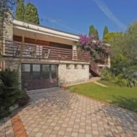 Front With Huge Garden Villa San Felice del Benaco