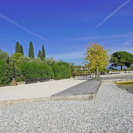 Front With Huge Garden * San Felice del Benaco