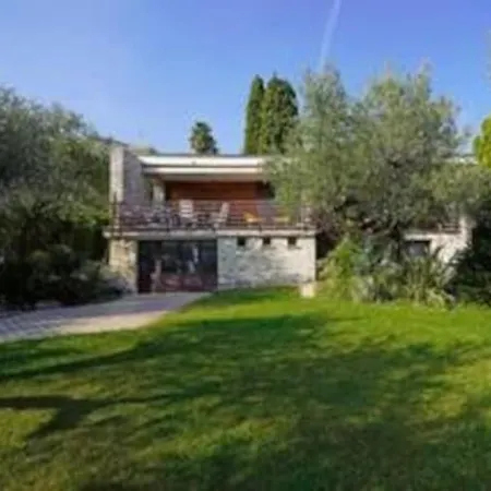 Front With Huge Garden San Felice del Benaco
