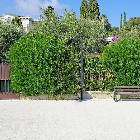 Front With Huge Garden Villa *